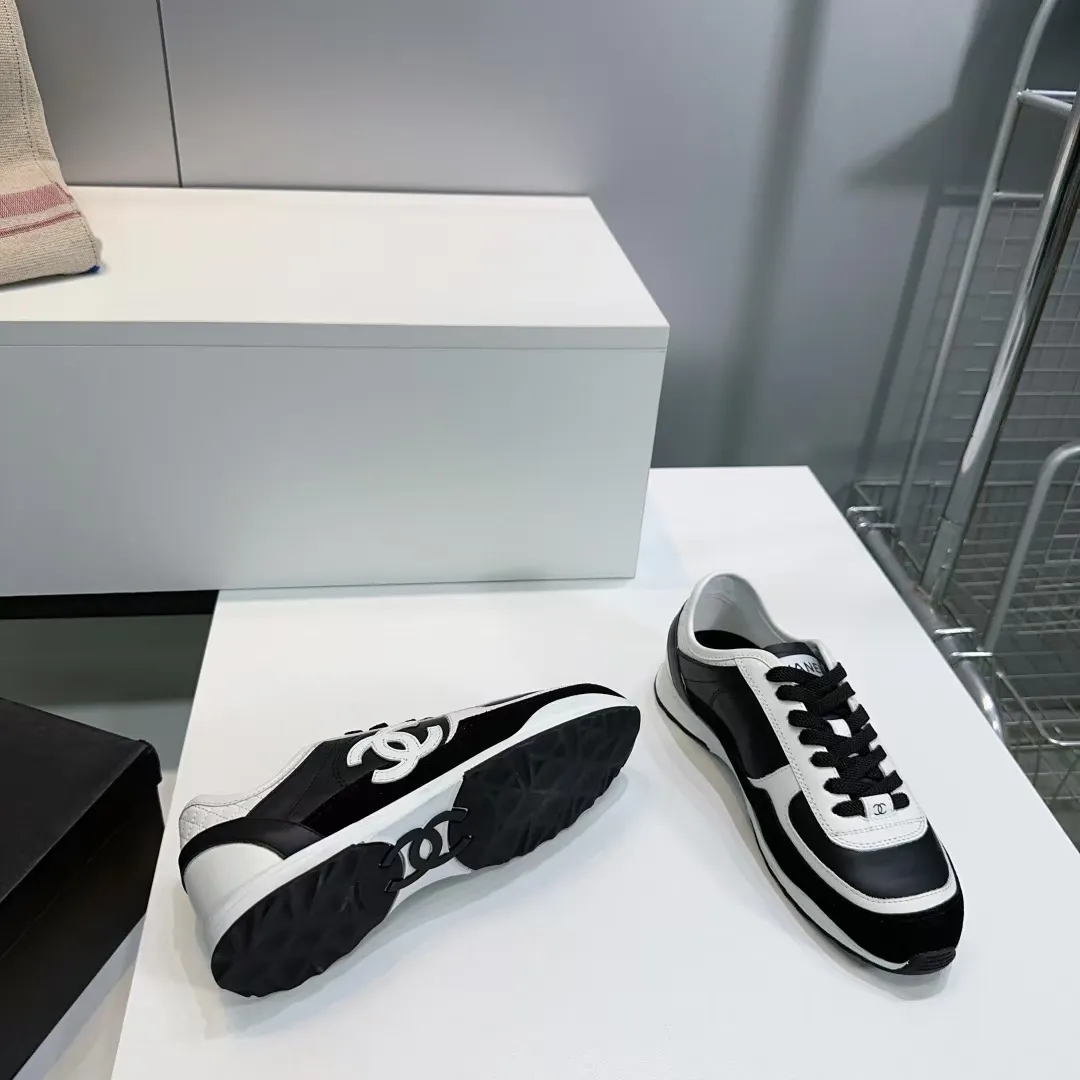 👟👟Ex-factory price 440👟👟 CHANEL Chanel 2025 new panda sneakers, color matching thick-soled casual sports shoes, upper: imported calfskin/imported suede, lining: imported sheepskin lining, outsole: TPU original outsole Size: #35-40 (40 customized, non-refundable)